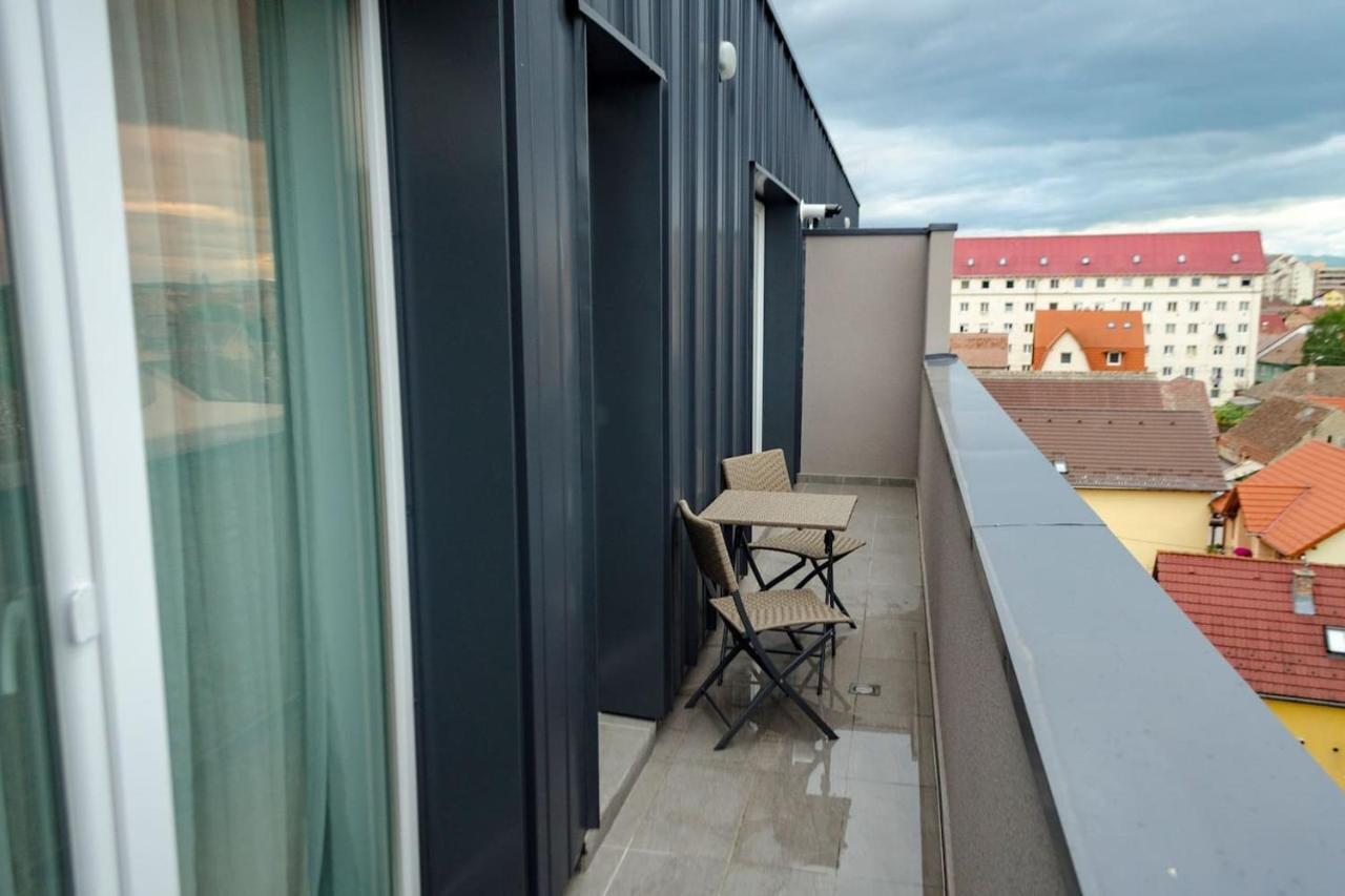 Paul'S Place. New Rooftop Apartment In Downtown 锡比乌 外观 照片